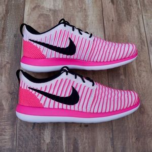 NWOT Nike Roshe Two Flyknit (GS)